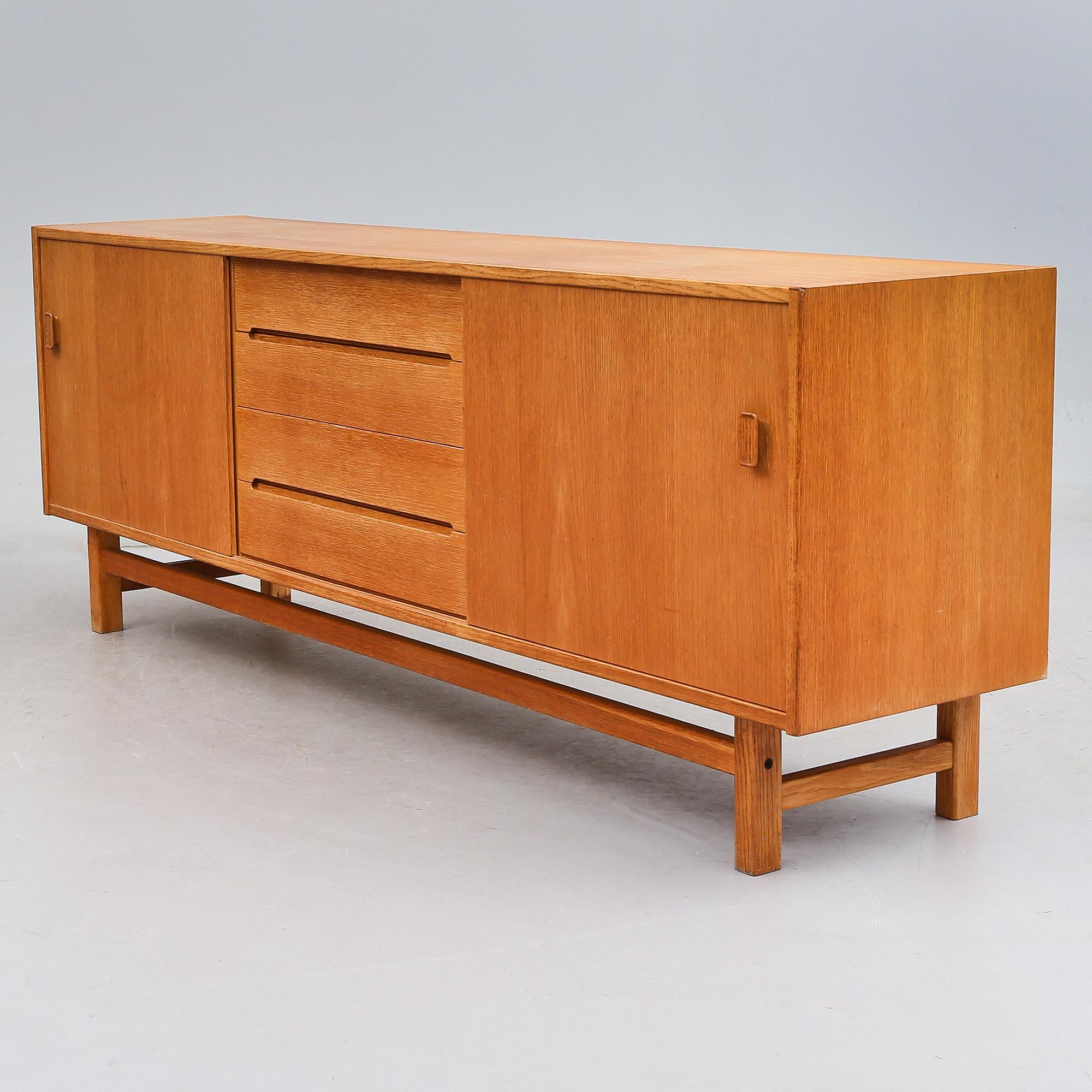 SIDEBOARD, "Arild", Nils Jonsson, Troeds, 1900-talets andra hälft.