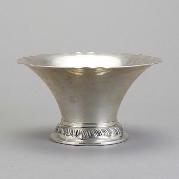 SKÅL, silver, CG Hallberg, Stockholm, 1928. Vikt 323,9 g.