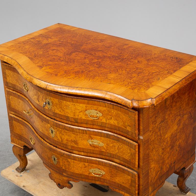 A mid 18th Century late Baroque chest of drawers.