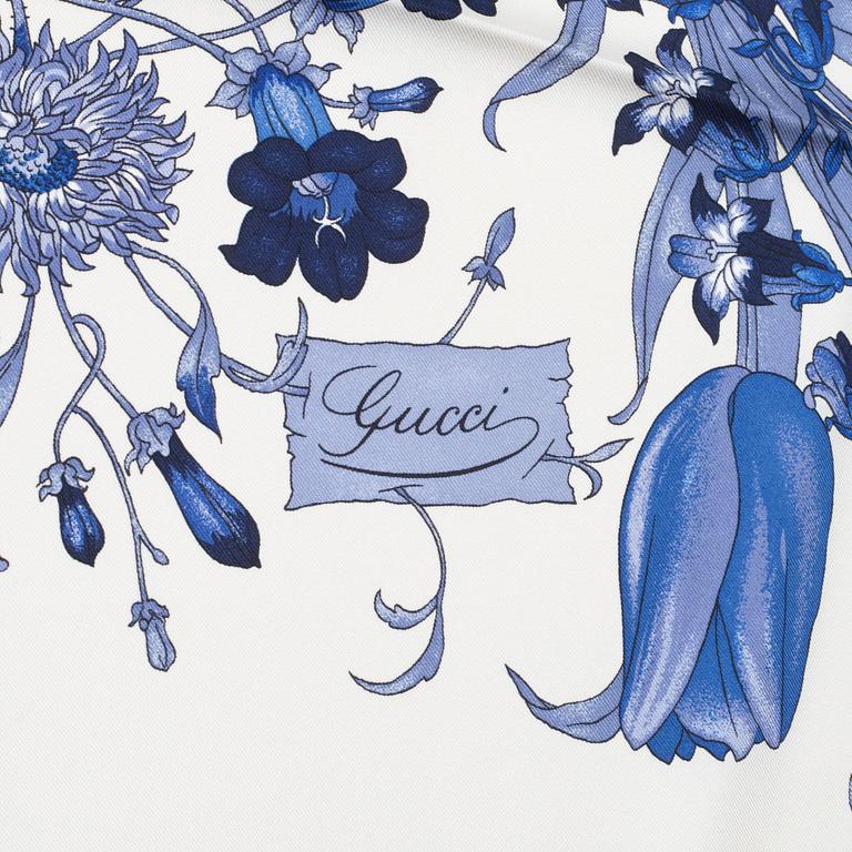 Gucci, a 'Flora' twill silk scarf.