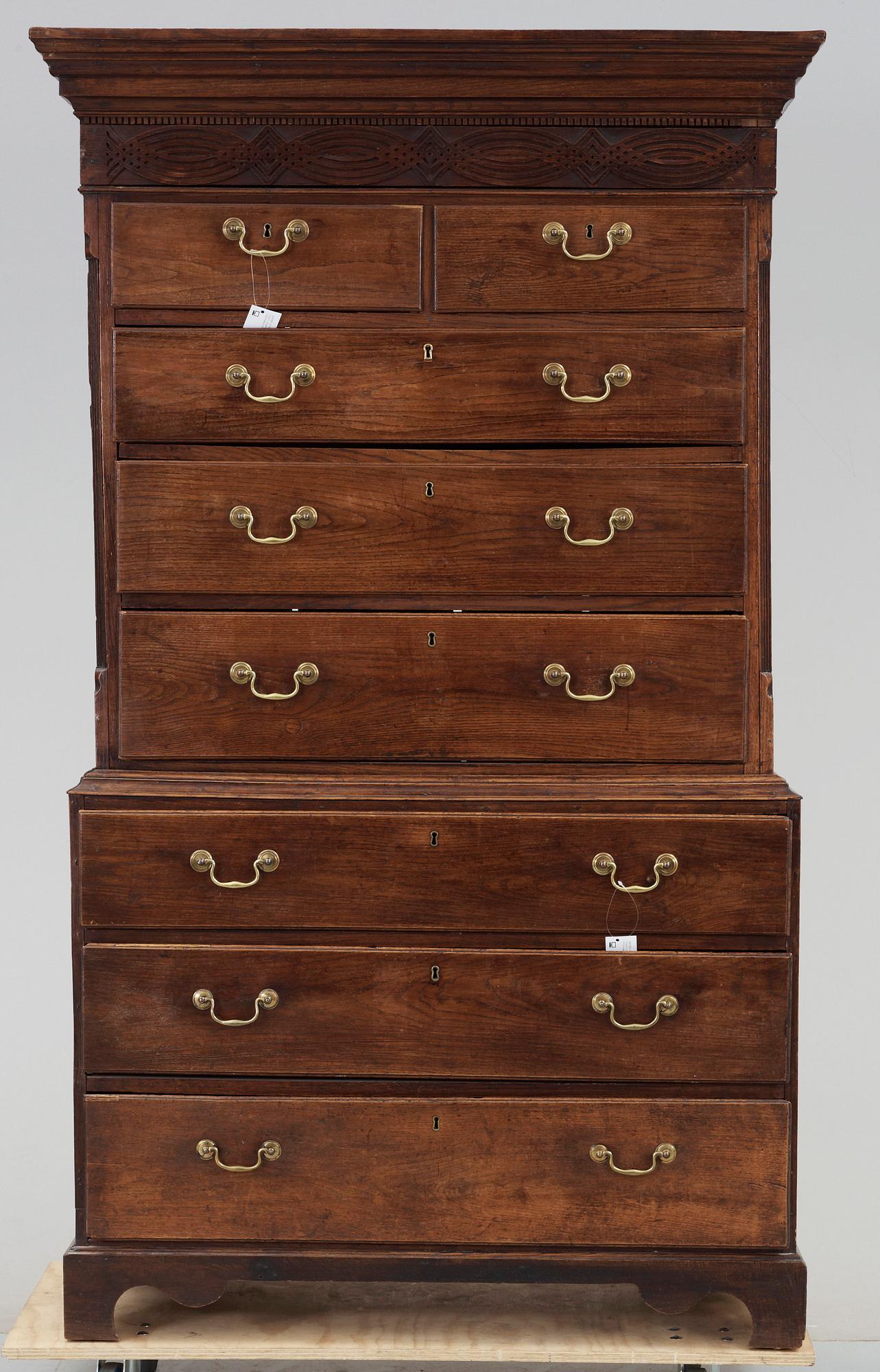 BYRÅ, s.k "Chest on chest", England, möjligen 1700-talets slut.