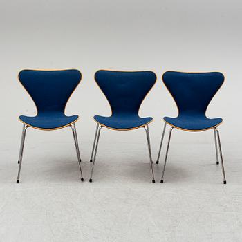 ARNE JACOBSEN, stolar 3 st, ”Sjuan”, Fritz Hansen, Danmark, 1988.