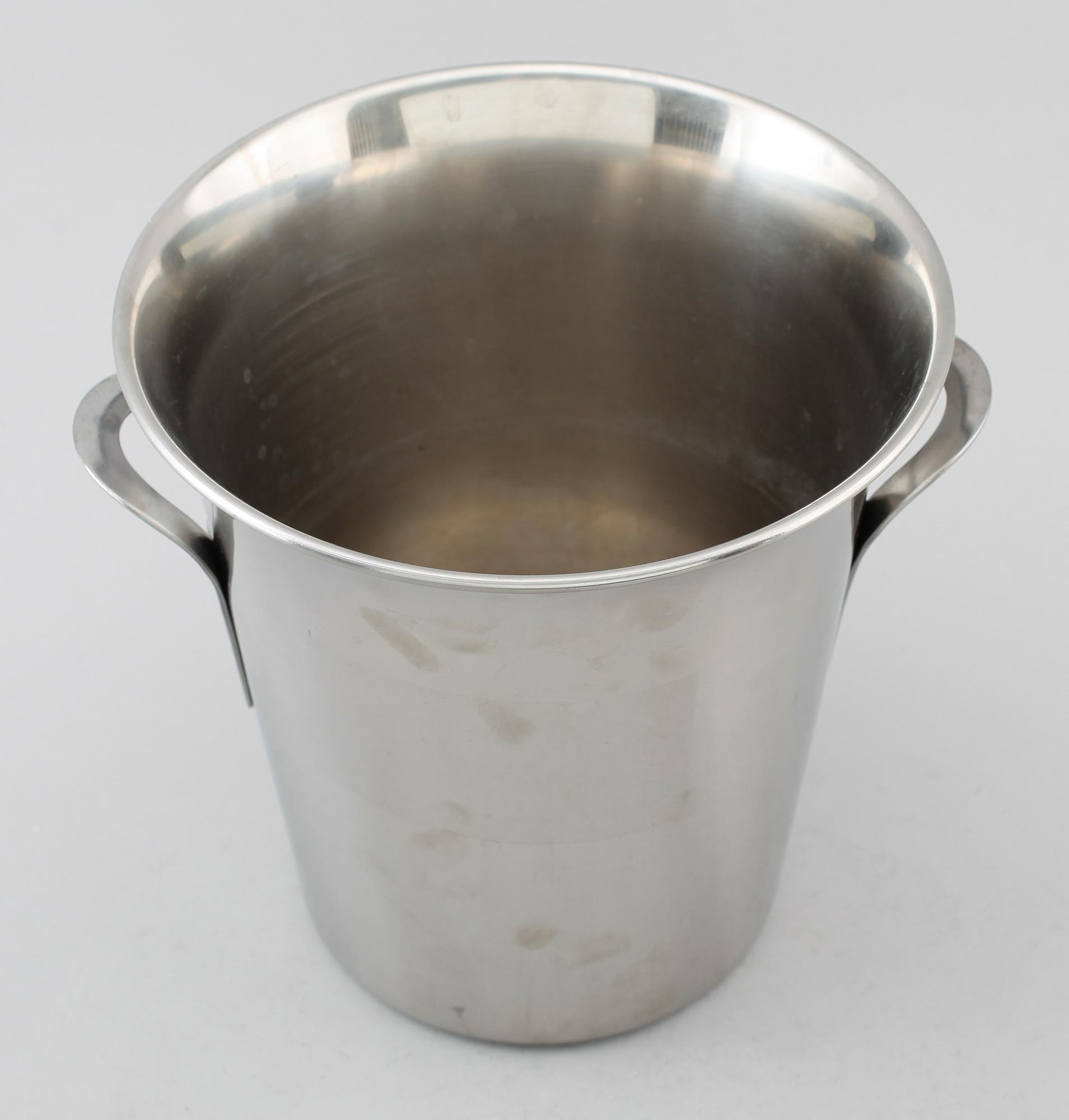 CHAMPAGNEKYLARE, vitmetall, Guy Degrenne, Frankrike, 1900-talets andra hälft.