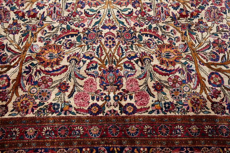 A carpet, a semi-antique silk Kashan, ca 317 x 207-210,5 cm.