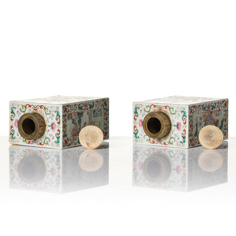 A rare pair of '100 boys' tea caddies, Qing dynasty, 18th/19th century.