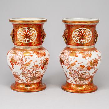 A pair of Kutani vases, Japan, Meiji period (1868-1912).