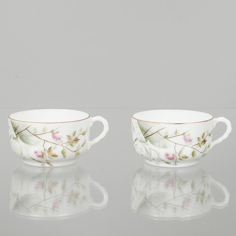 KAFFEKOPPAR med fat, 6 st samt ASSIETTER, 6 st, porslin, Kuznetsov fabriken i Riga 1890-1910.