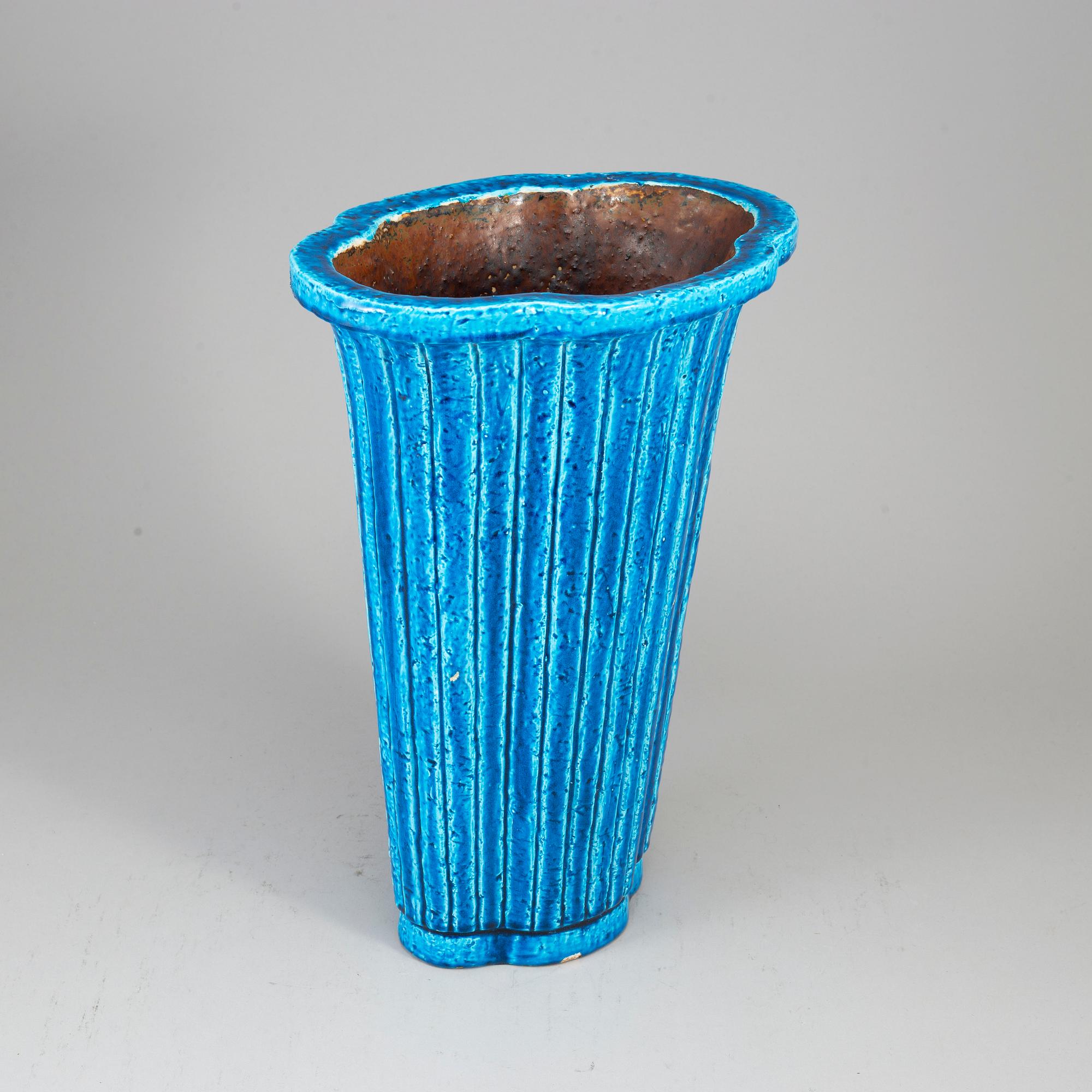 GUNNAR NYLUND, golvvas, chamotteterat stengods, Rörstrand, 1900-talets andra hälft.