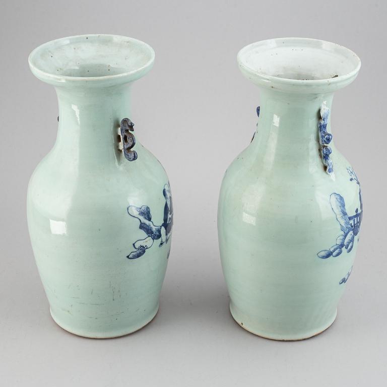 Two Chinese vases, early 20th Century.