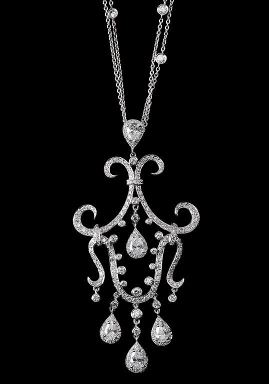 A NECKLACE, brilliant- and drop cut diamonds c. 2.65 ct. 18K white gold. Weight 11,9 g.