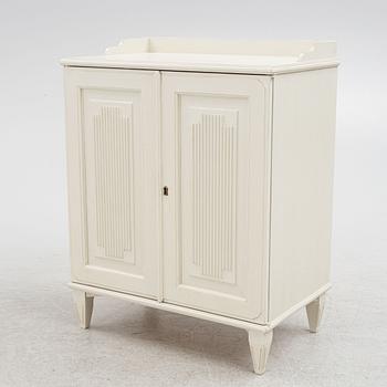 Commode / cabinet, Gustavian style, contemporary manufacture.