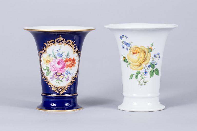VASER, 2 st, porslin. Meissen, 1900-tal.