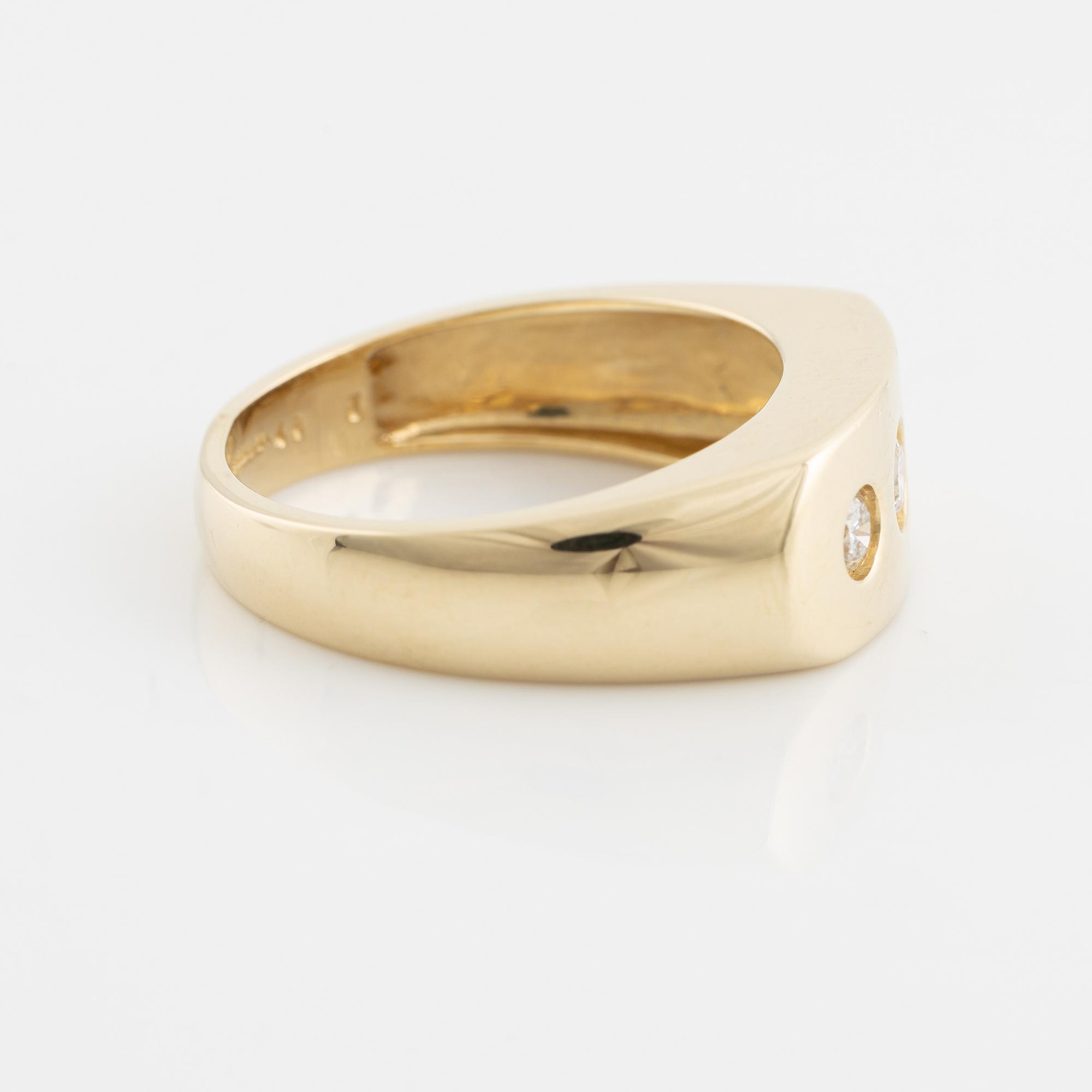 A 14K gold ring set with round brilliant-cut diamonds.