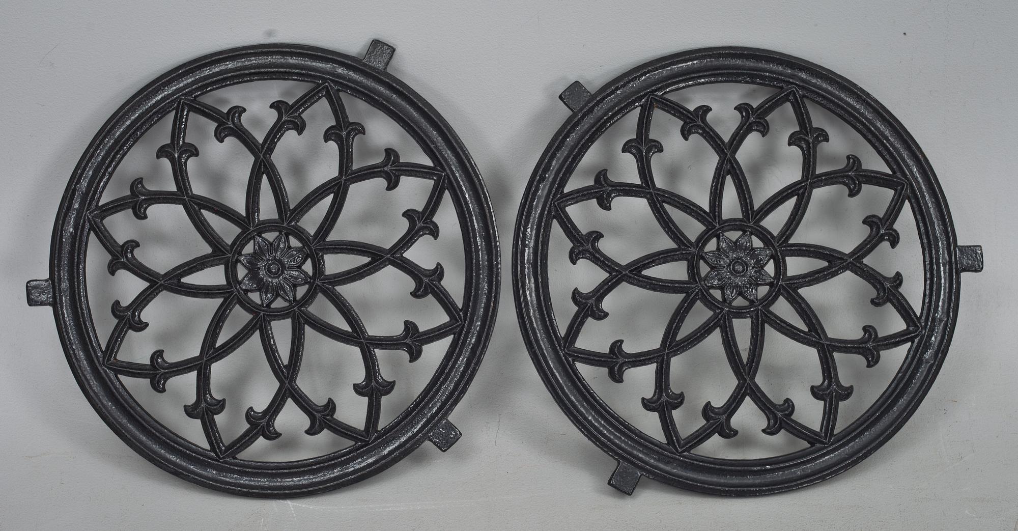 FASADVENTILER/FÖNSTER, ett par. Gjutjärn, 1800-talets slut.