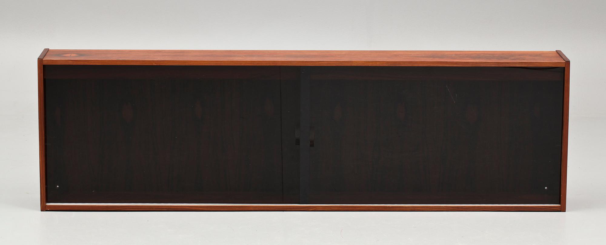 BARDISK, BARSTOLAR, 3 st samt VÄGGVITRIN, 1960-tal, etikettmärkt Dyrlund, Made in Denmark.