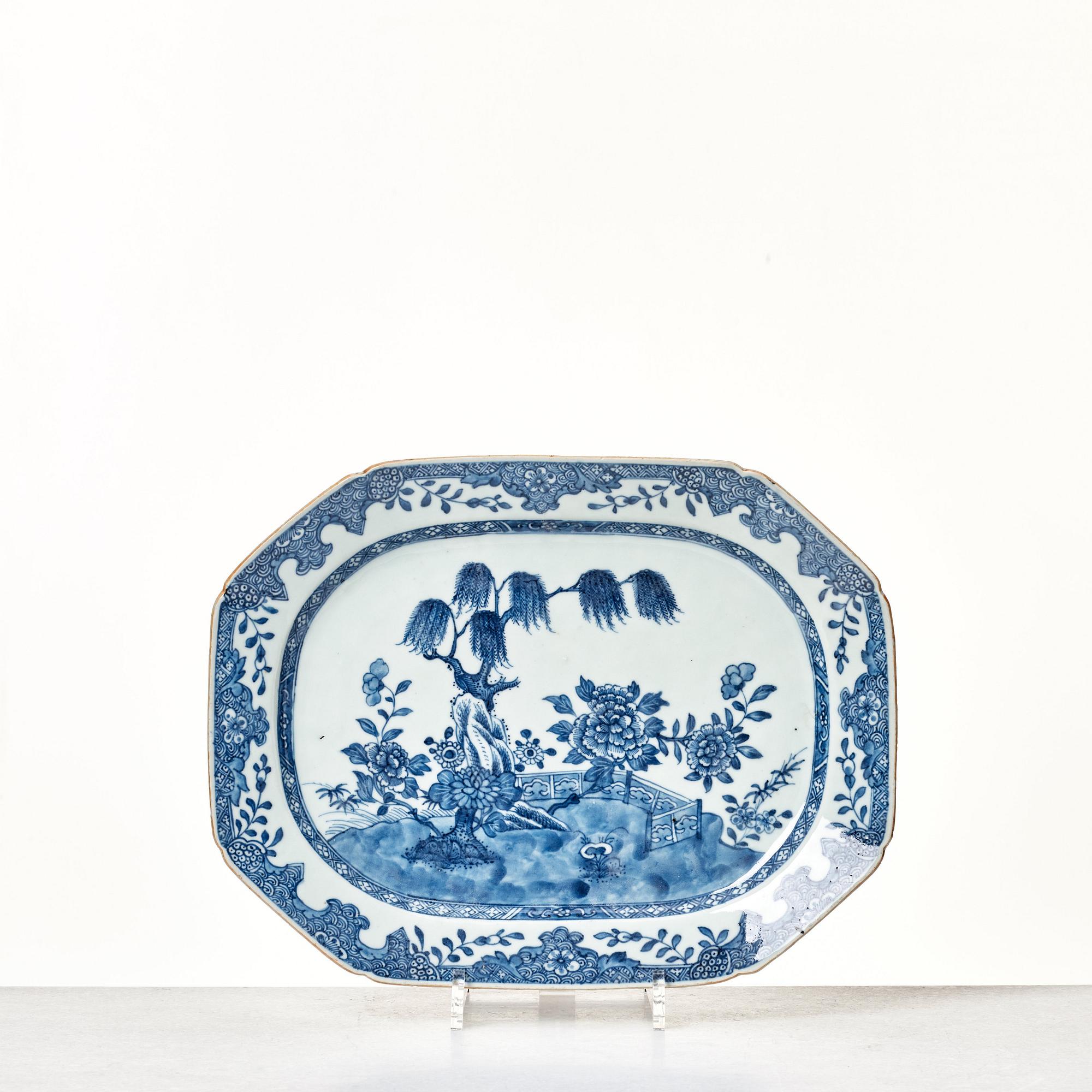 Stekfat, ett par, kompaniporslin. Qingdynastin, Qianlong (1736-95).