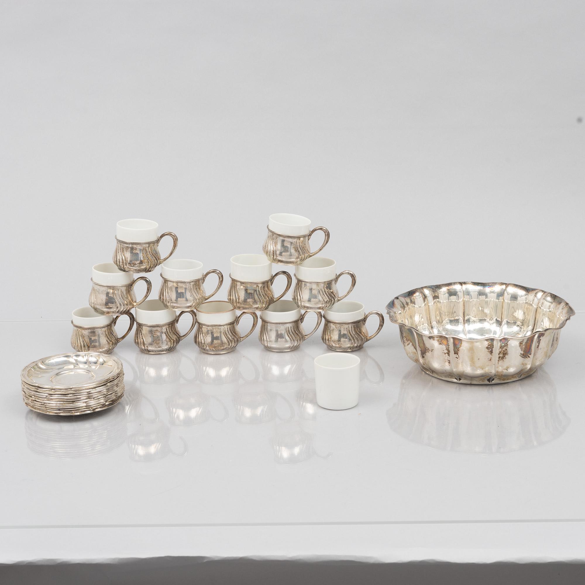 Koppar med fat, 11 st samt skål, silver 800, rokokostil, Tyskland, 1900-tal.