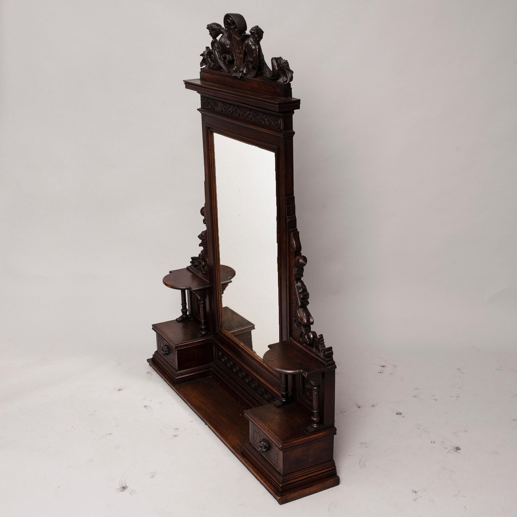 SPEGELBYRÅ, nyrenässans, 1800-talets slut.