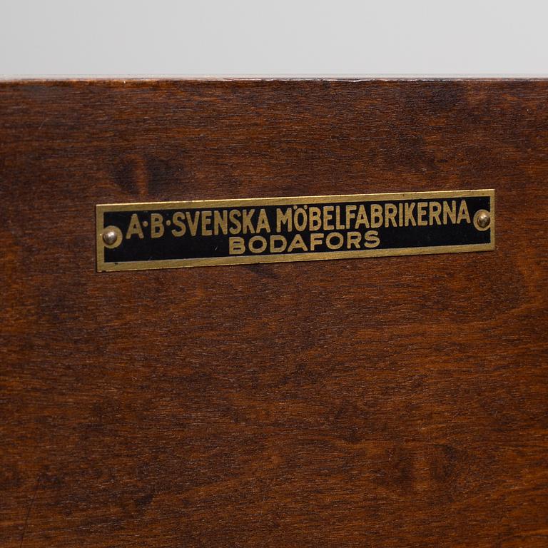 Vitrinskåp, funkis, AB Svenska Möbelfabrikerna Bodafors, 1930-tal.