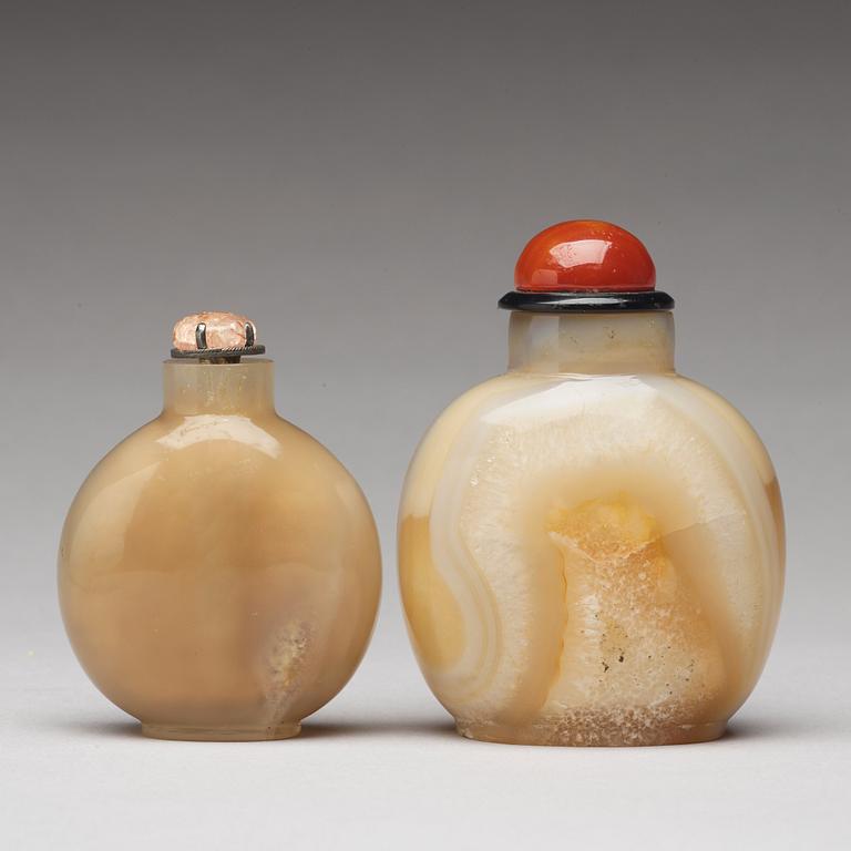 Two Chinese agathe snuff bottles.