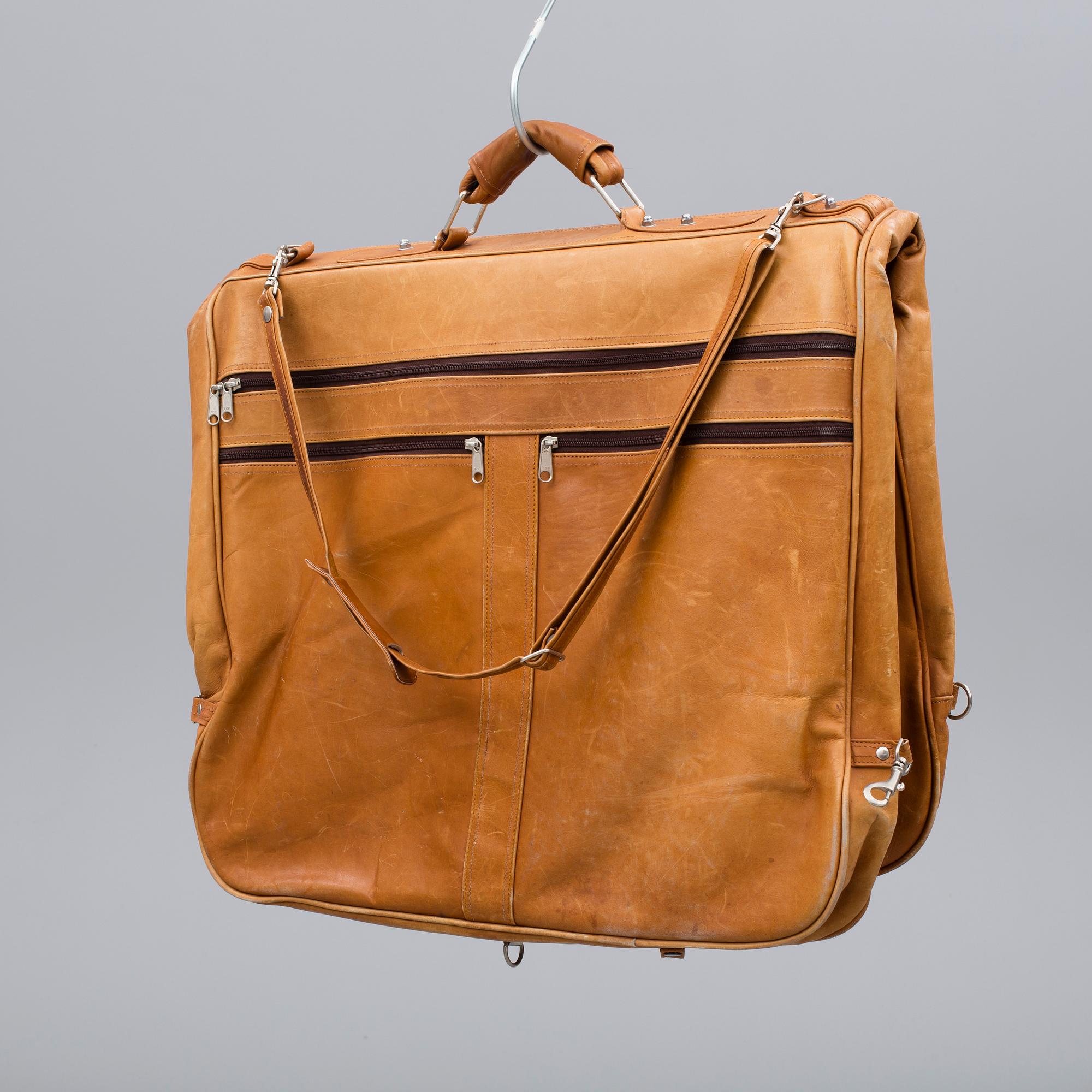 RESEGARDEROB, Panda, 1900-talets fjärde kvartal.