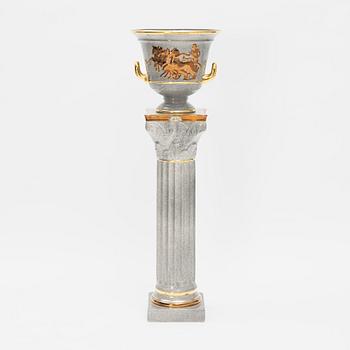 A ceramic flower pot on pedestal, Spain, end of the 20th century.