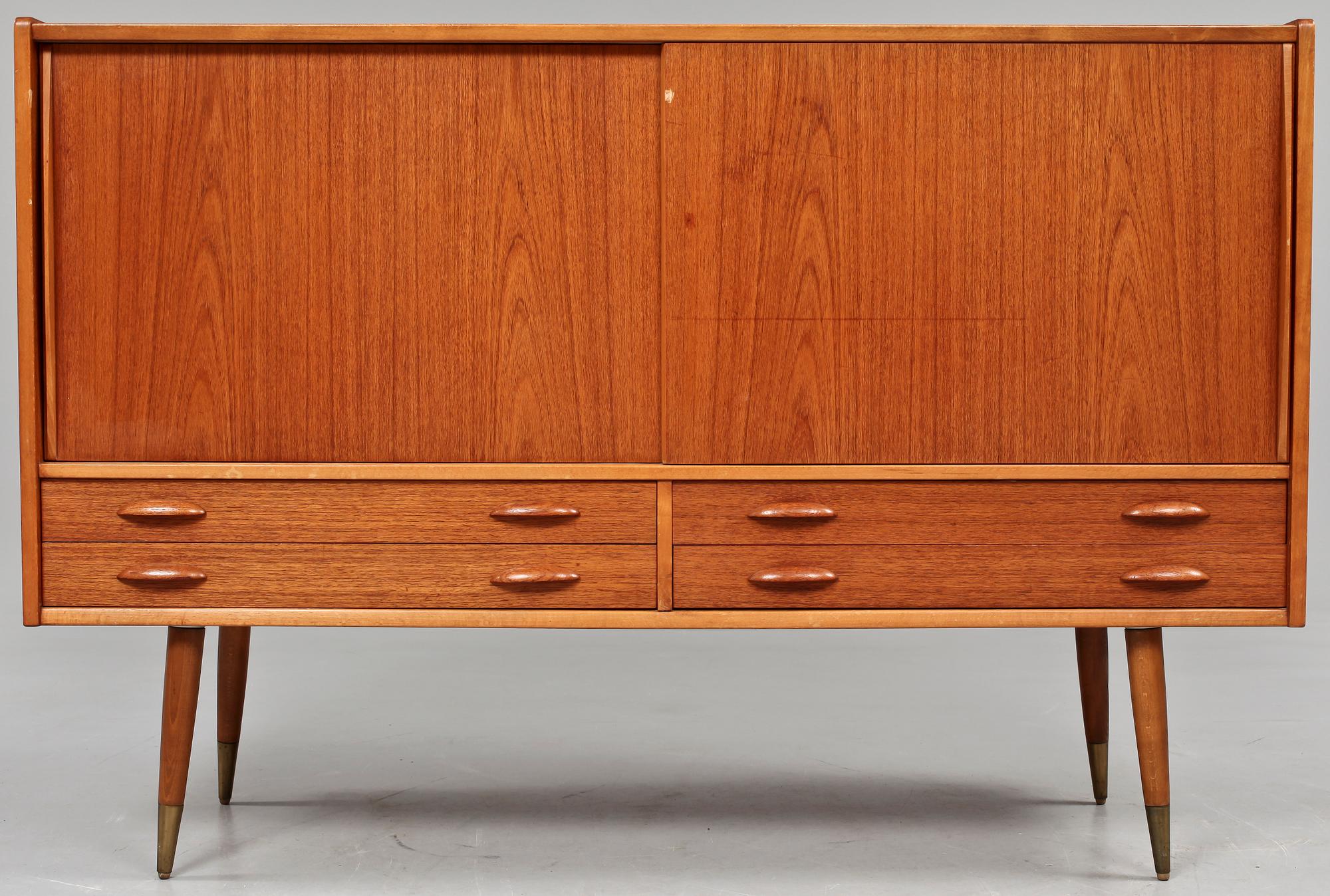 SIDEBOARD, Oscar Edv. Ekelunds snickerifabrik AB, Virserum, 1900-talets andra hälft.
