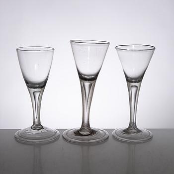 Spetsglas, 6 st, 1700-tal och spetsglas, 4 st, omkring år 1900.
