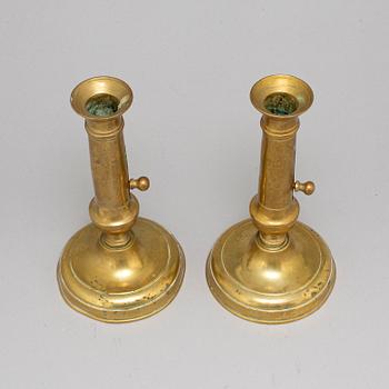 LJUSSTAKAR, ett par, mässing, 1800-tal.