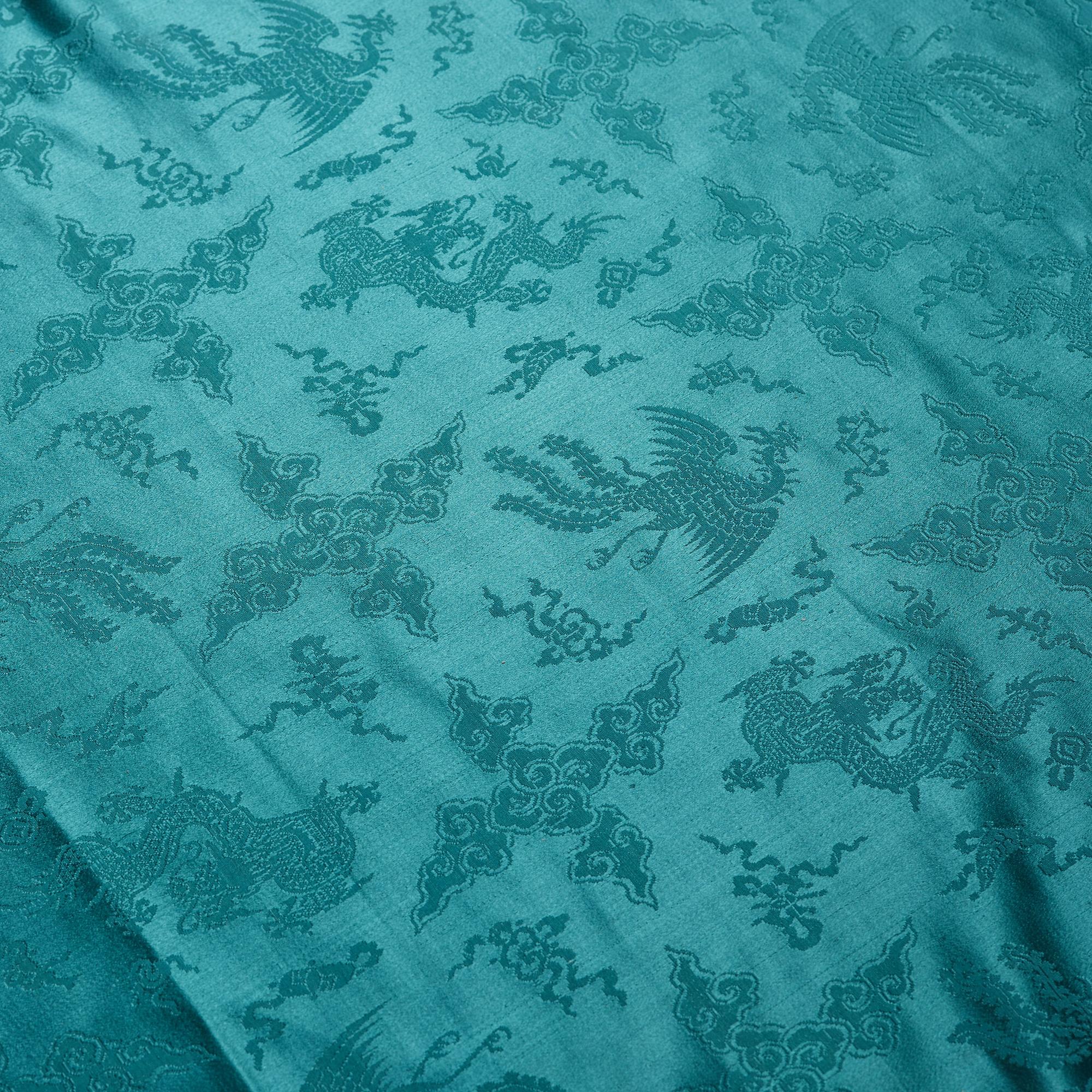 A BOLT OF SILK, uncut. Late Qing dynasty, (1644-1912).