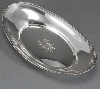 BRÖDFAT, sterlingsilver, 1900-talets andra hälft. Vikt 260 gram.