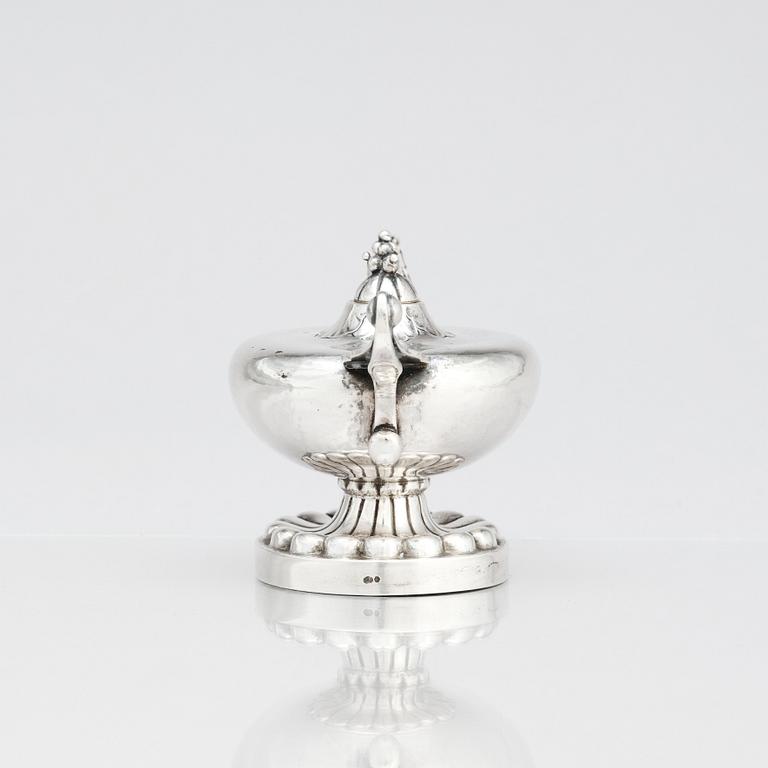 Georg Jensen, an 830/1000 silver table lighter in the shape of an oil lamp, Copenhagen 1915-1919, design nr 13.