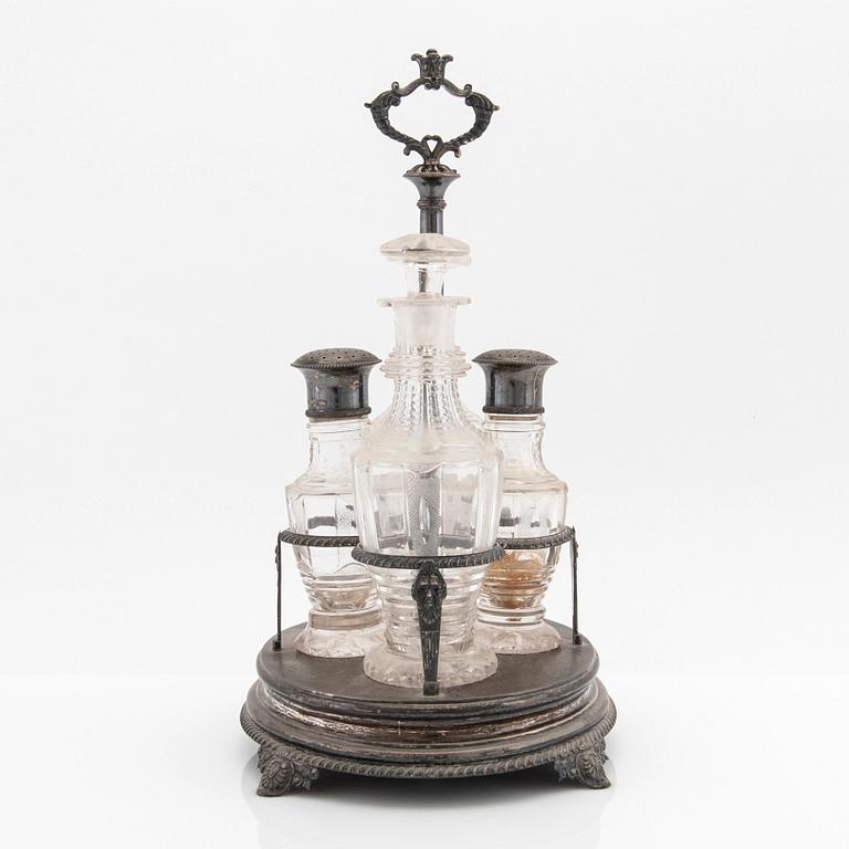 Gustaf Möllenborg, Bordssurtout, silver, för 2 karaffer samt 2 ströare, Stockholm, 1831.