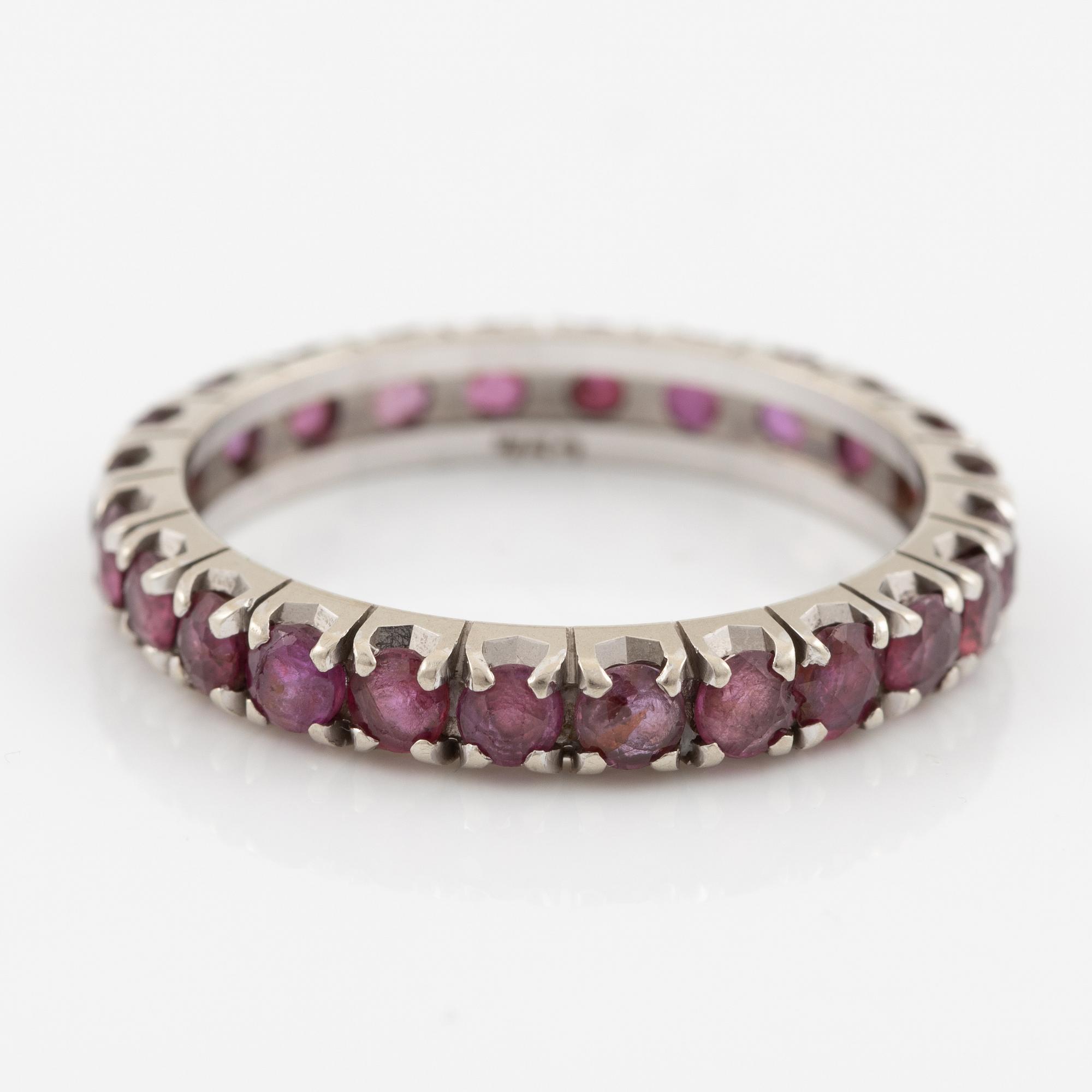 Ring, eternity ring 18K white gold with rubies.