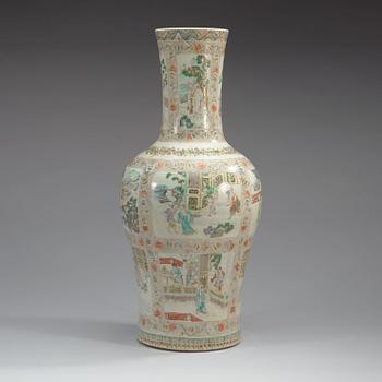 A famille verte vase, late Qing dynasty (1644-1912).