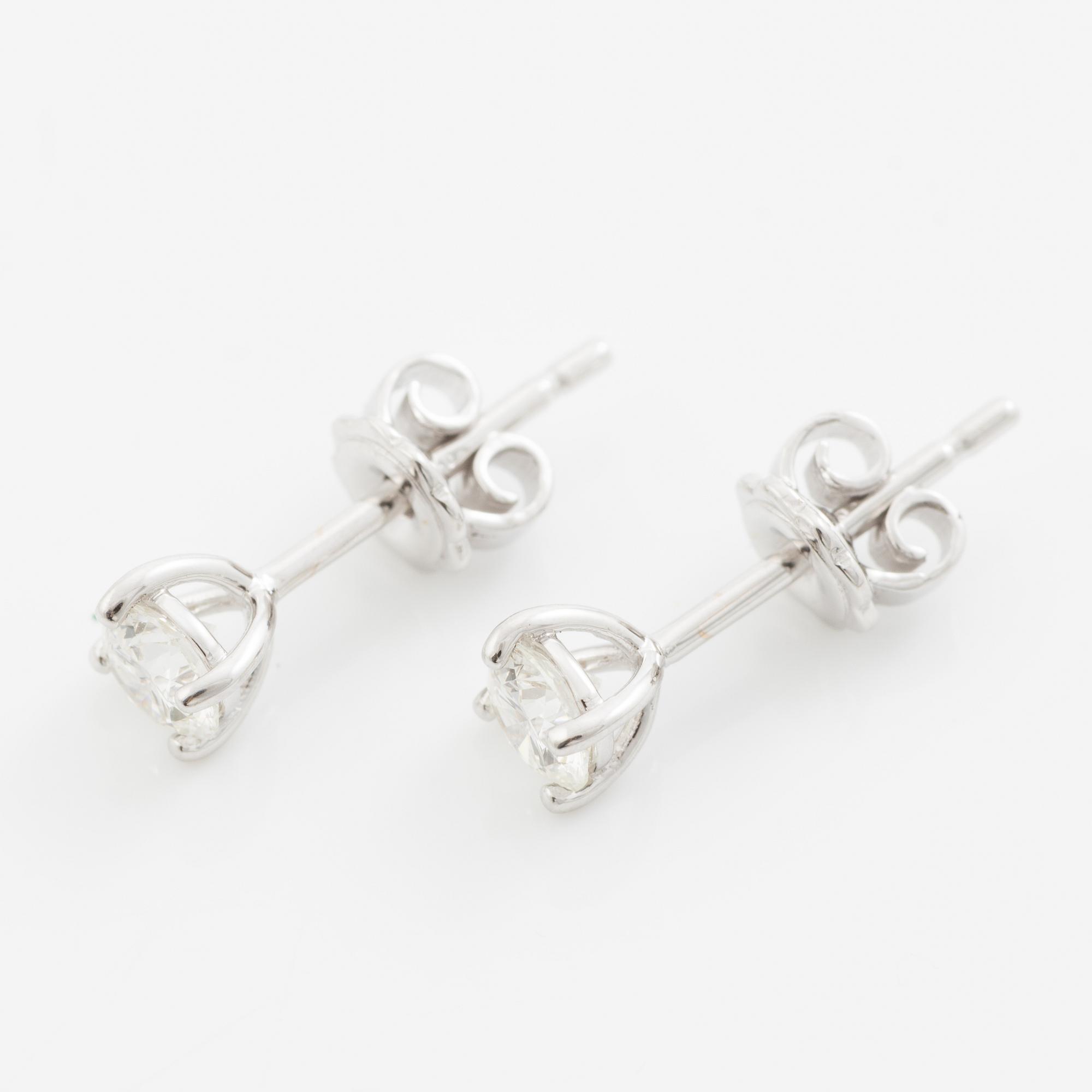 Earrings 18K white gold set with brilliant-cut diamonds, accompanied by GIA dossier.