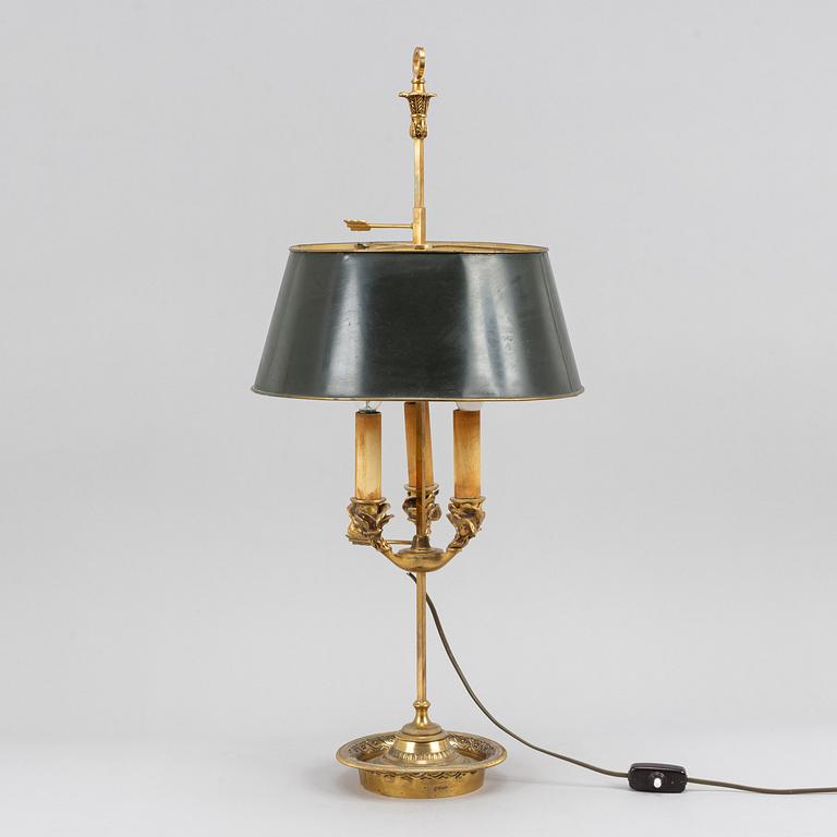 A Bouillotte table lamp, around the year 1900.