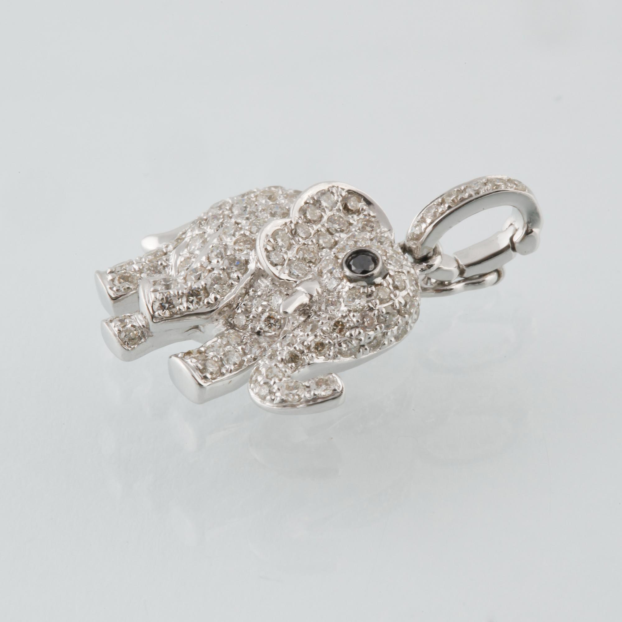 HÄNGE, 18K vitguld med 101 briljantslipade diamanter, 0.58 ct. Vikt 2,8 gram.