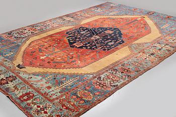 A carpet, antique Heriz/Bakshaish, ca 633-645 x 321-328,5 cm.