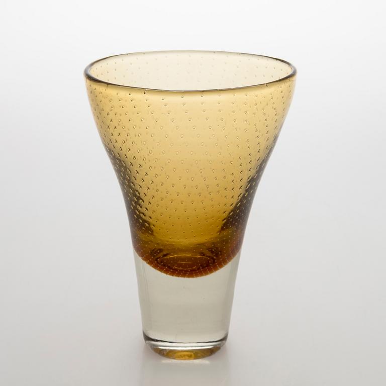 Gunnel Nyman, vas, modell "GN 12", signerad G. Nyman Nuutajärvi Notsjö 1947.