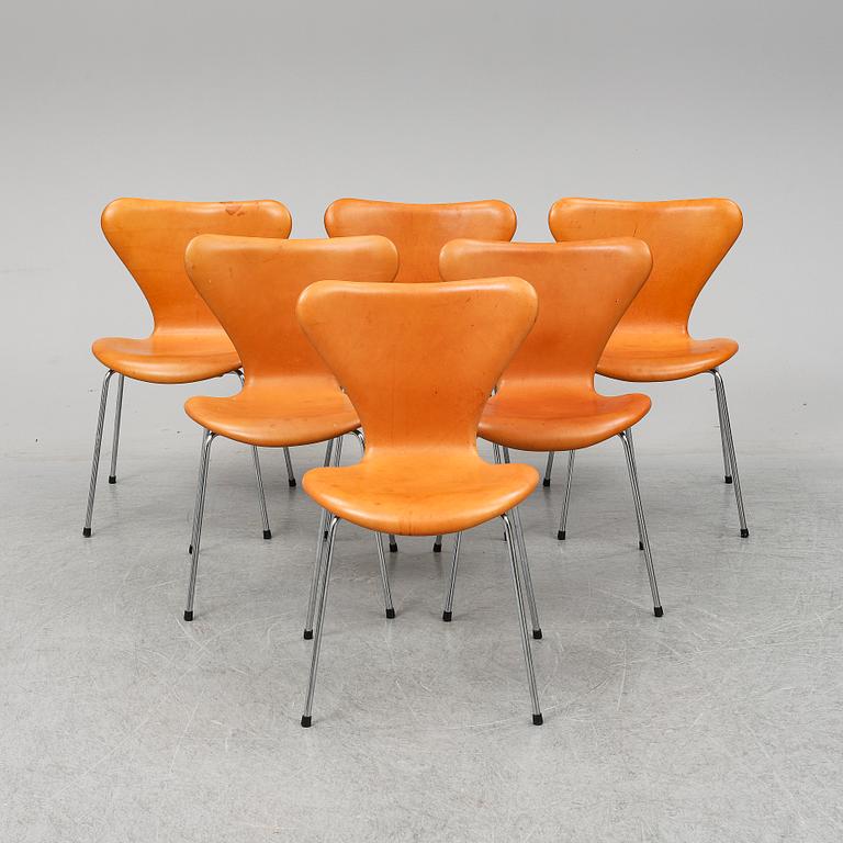 Six 'Serie 7' leather upholstered chairs by Arne Jacobsen for Fritz Hansen.