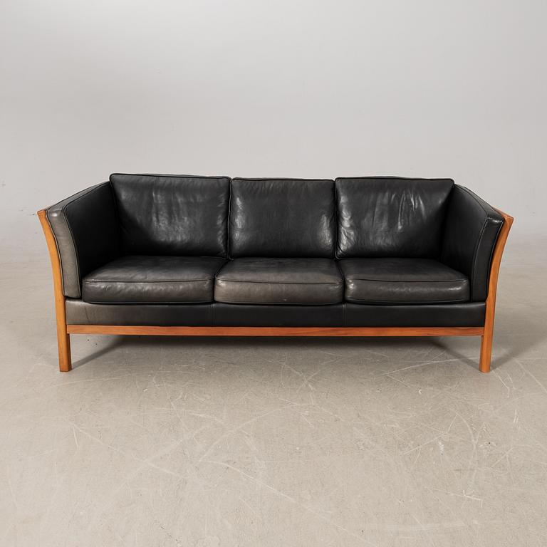 Soffa, Stouby Möbler, troligen "Eva", Danmark, 1900-talets senare del.