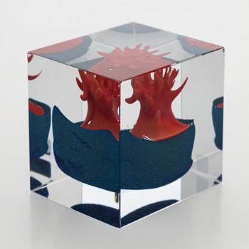Oiva Toikka, an annual glass cube, signed Oiva Toikka Nuutajärvi 1991, 768/2000.