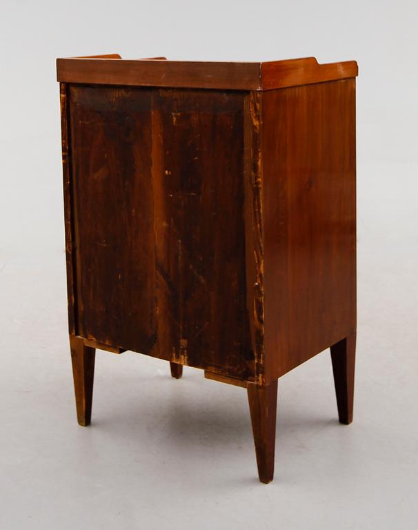 POTTSKÅP, sengustavianskt, tidigt 1800-tal.