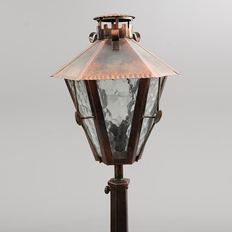 GOLVLAMPA, 1900-talets första hälft.