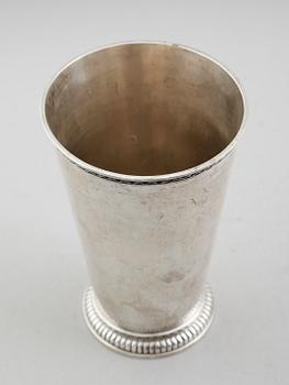 BÄGARE, silver, Erik Råström, Stockholm 1952. Vikt ca 350 gram.