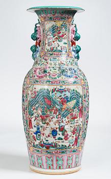 A massive Canton vase, late Qing dynasty.