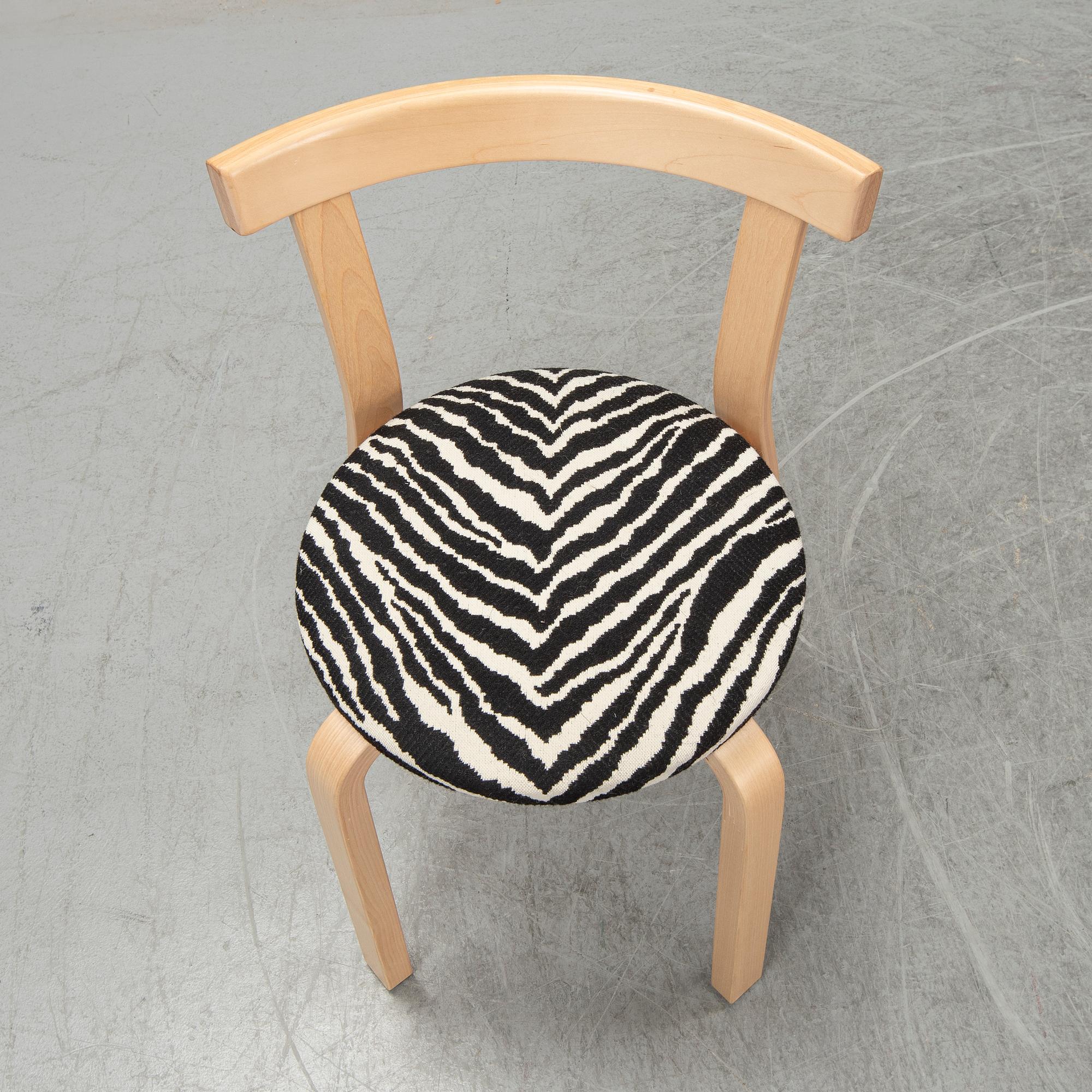 ALVAR AALTO, bord "90A" och stolar, 4 st, "68", Artek.