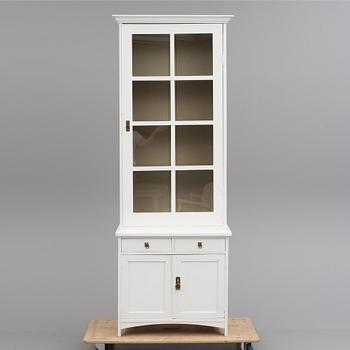 A early 20th century cabinet.