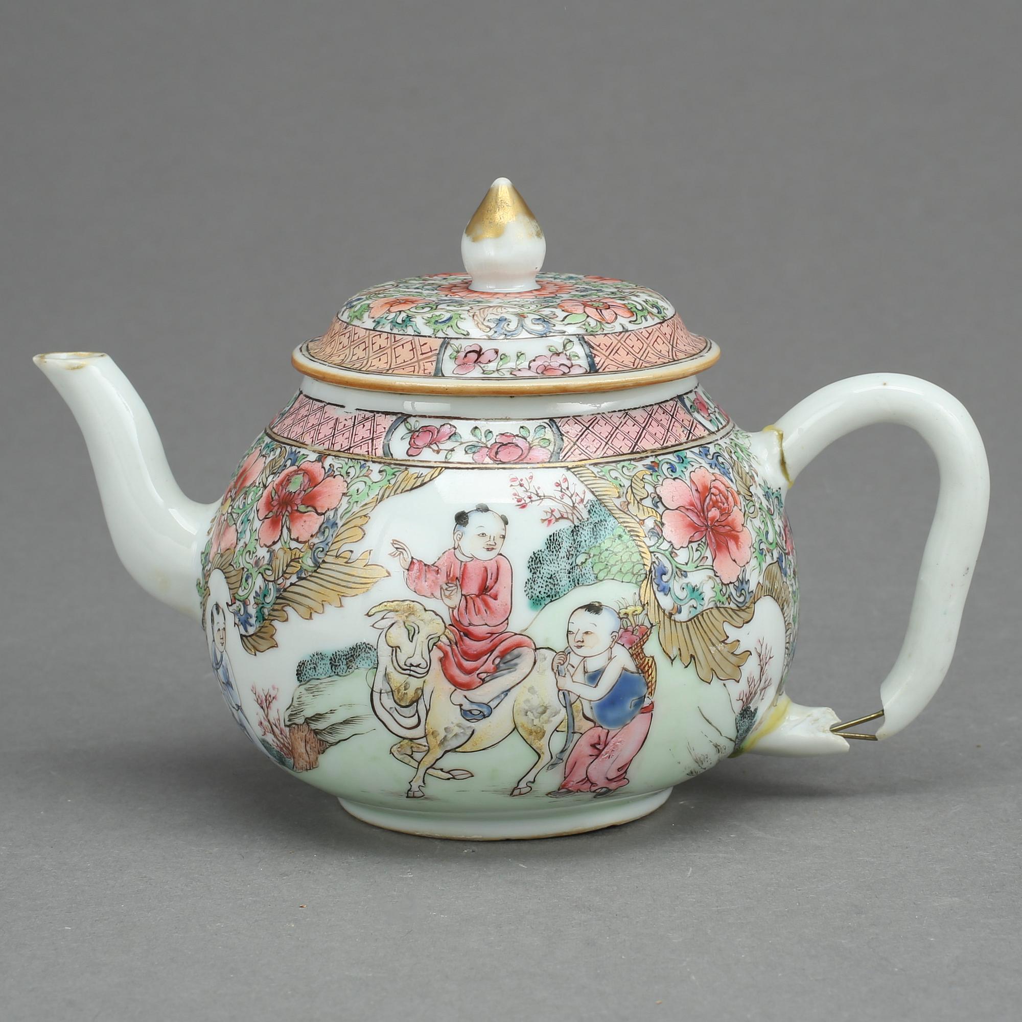 TEKANNA MED LOCK, porslin, Kina, 1700-tal.